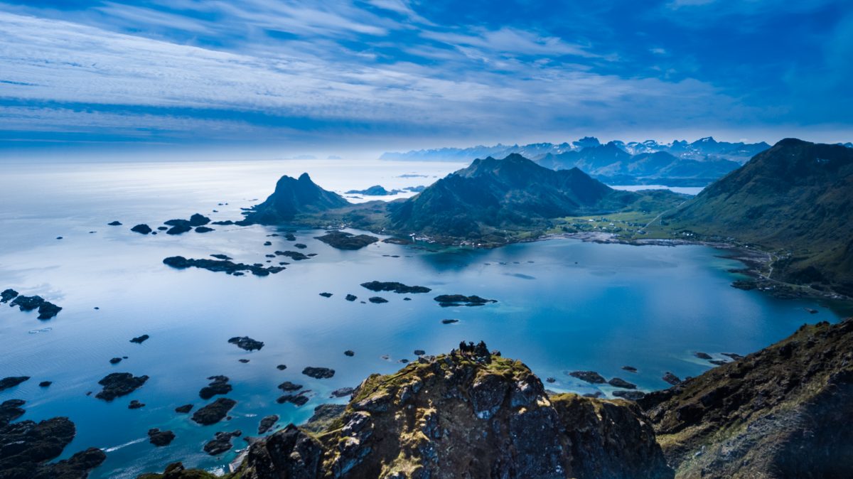 GRANDIOS - SPEKTAKULÄR - PARADIESISCH - ATEMBERAUBEND - DRAMATISCH ... // Wer über die Lofoten liest, stößt nur auf Superlative. Und alle stimmen ! Über Bergwanderungen um Mitternacht und andere intensive Eindrücke in den Lofoten ...